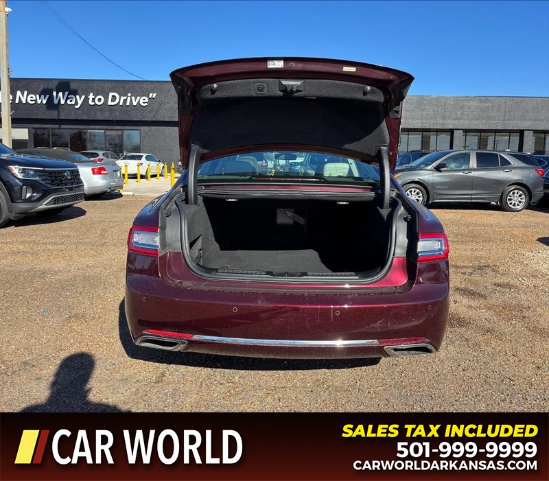 Lincoln Continental Vehicle Full-screen Gallery Image 5