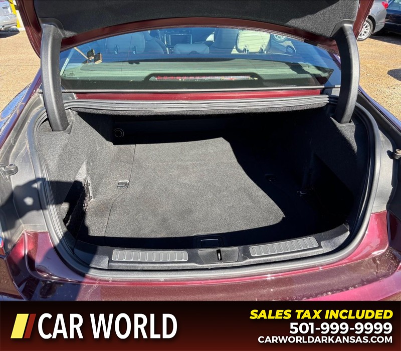 Lincoln Continental Vehicle Full-screen Gallery Image 6