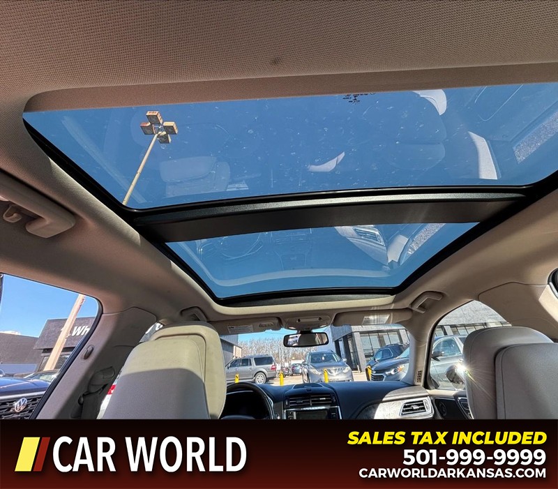 Lincoln Continental Vehicle Full-screen Gallery Image 16