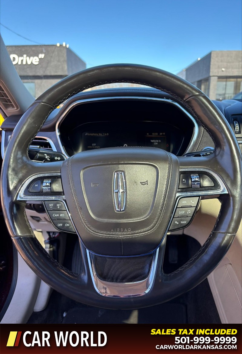 Lincoln Continental Vehicle Full-screen Gallery Image 21