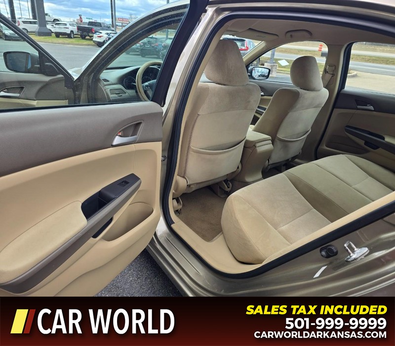 Honda Accord Sedan Vehicle Full-screen Gallery Image 9