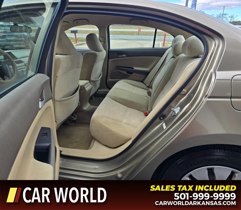 Honda Accord Sedan Vehicle Full-screen Gallery Image 10