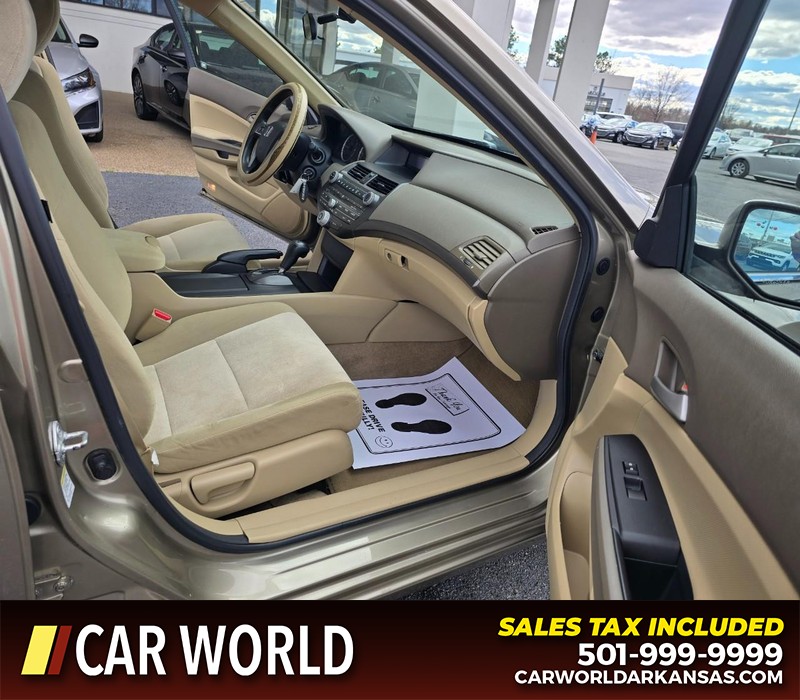 Honda Accord Sedan Vehicle Full-screen Gallery Image 11