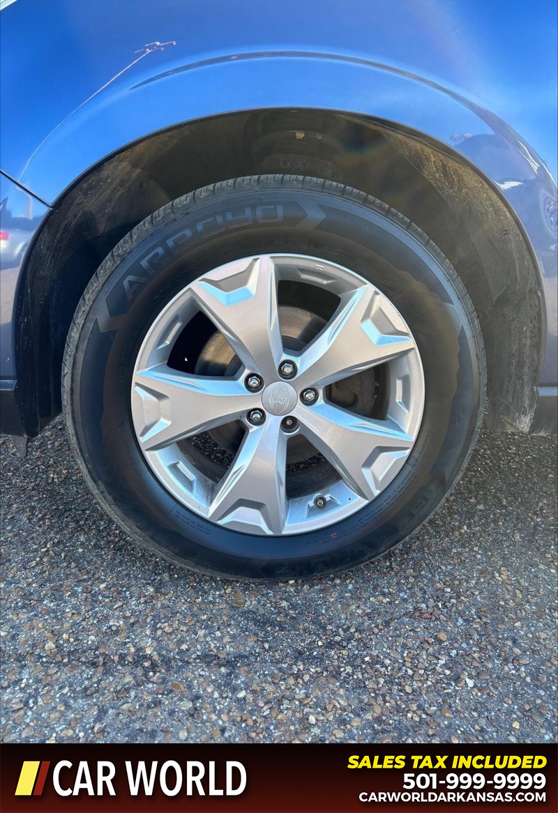 Subaru Forester Vehicle Full-screen Gallery Image 11