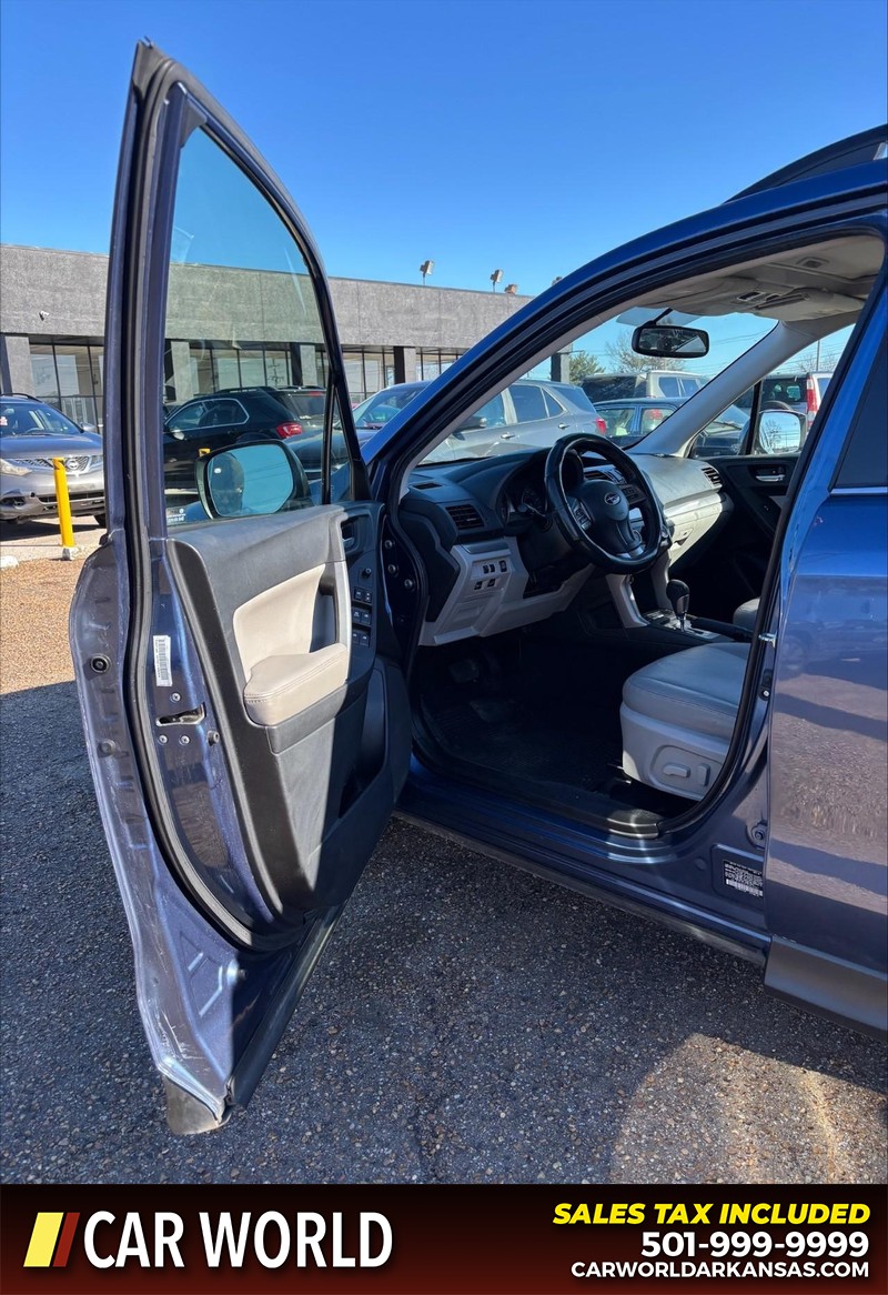 Subaru Forester Vehicle Full-screen Gallery Image 12