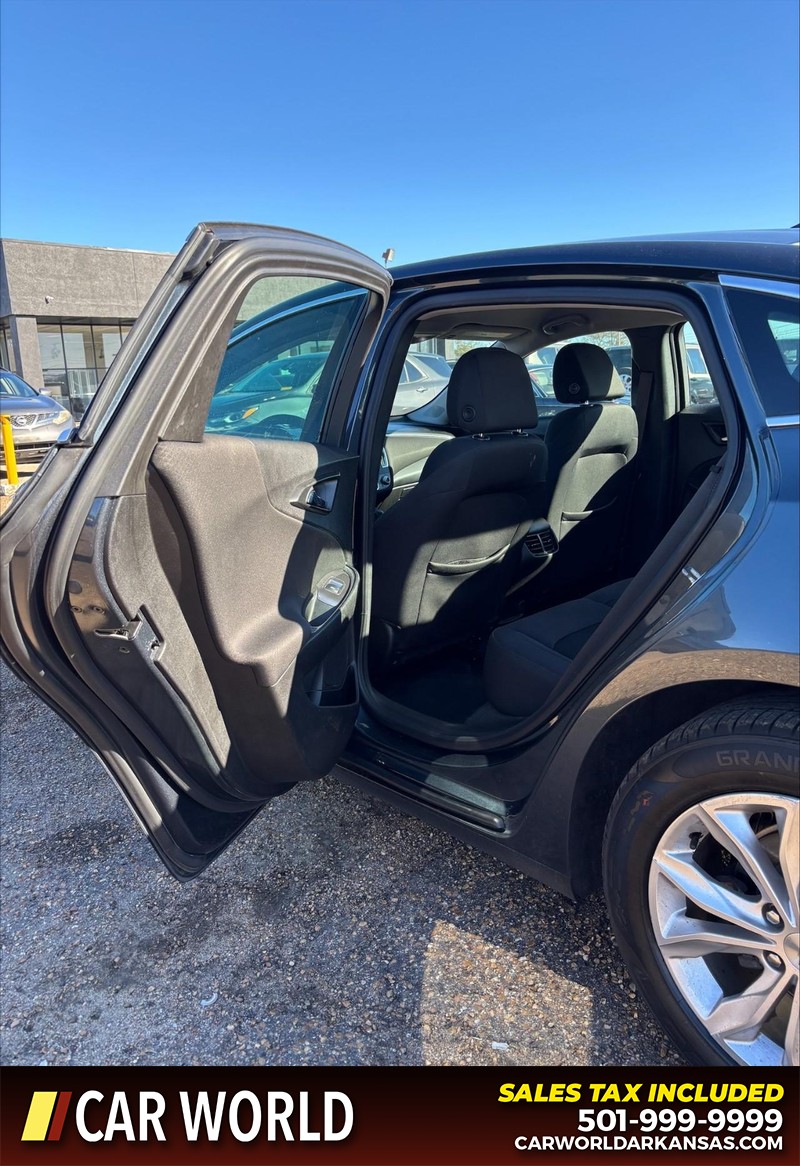 Chevrolet Malibu Vehicle Full-screen Gallery Image 14