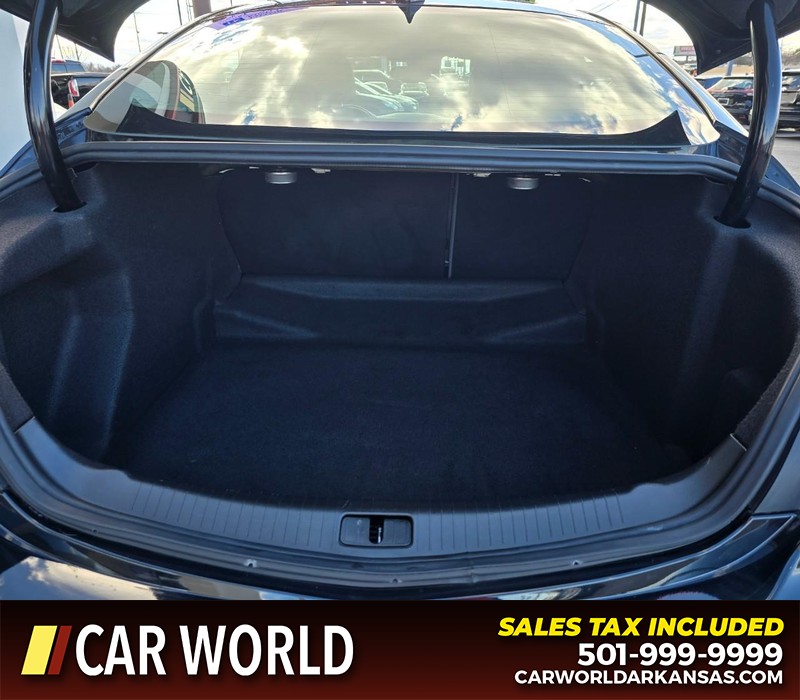 Buick Regal Vehicle Full-screen Gallery Image 13