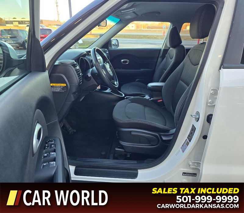 Kia Soul Vehicle Full-screen Gallery Image 8