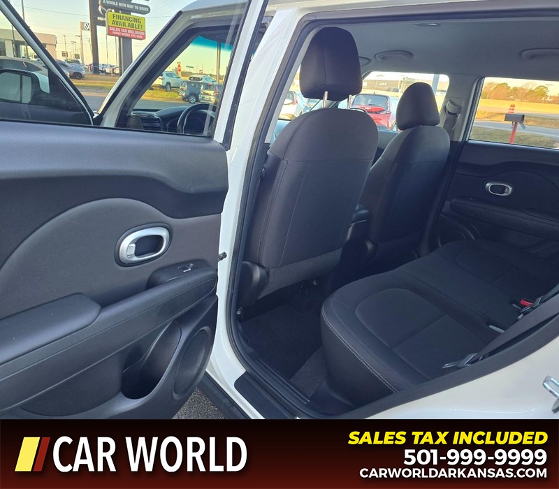 Kia Soul Vehicle Full-screen Gallery Image 9