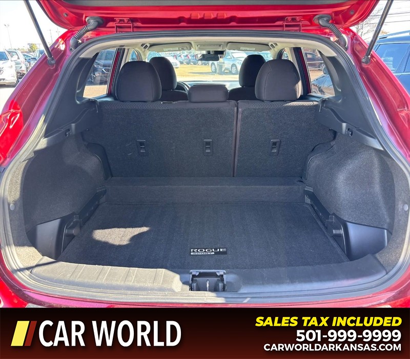 Nissan Rogue Sport Vehicle Full-screen Gallery Image 6