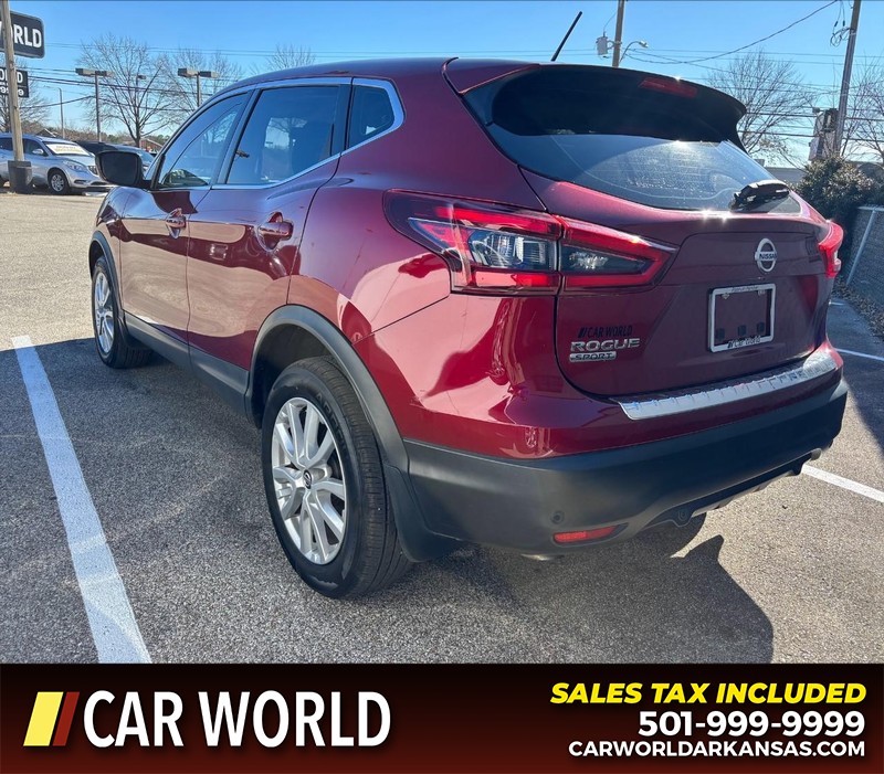 Nissan Rogue Sport Vehicle Full-screen Gallery Image 7