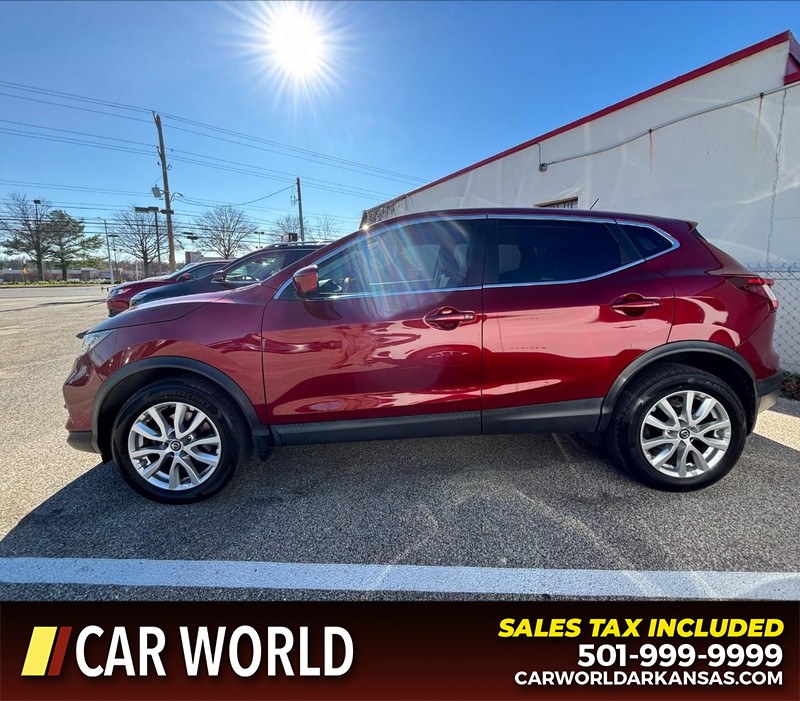 Nissan Rogue Sport Vehicle Full-screen Gallery Image 8