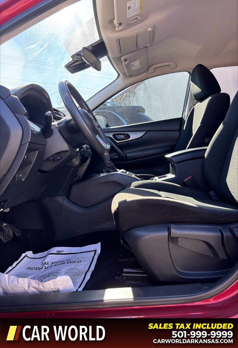 Nissan Rogue Sport Vehicle Full-screen Gallery Image 13