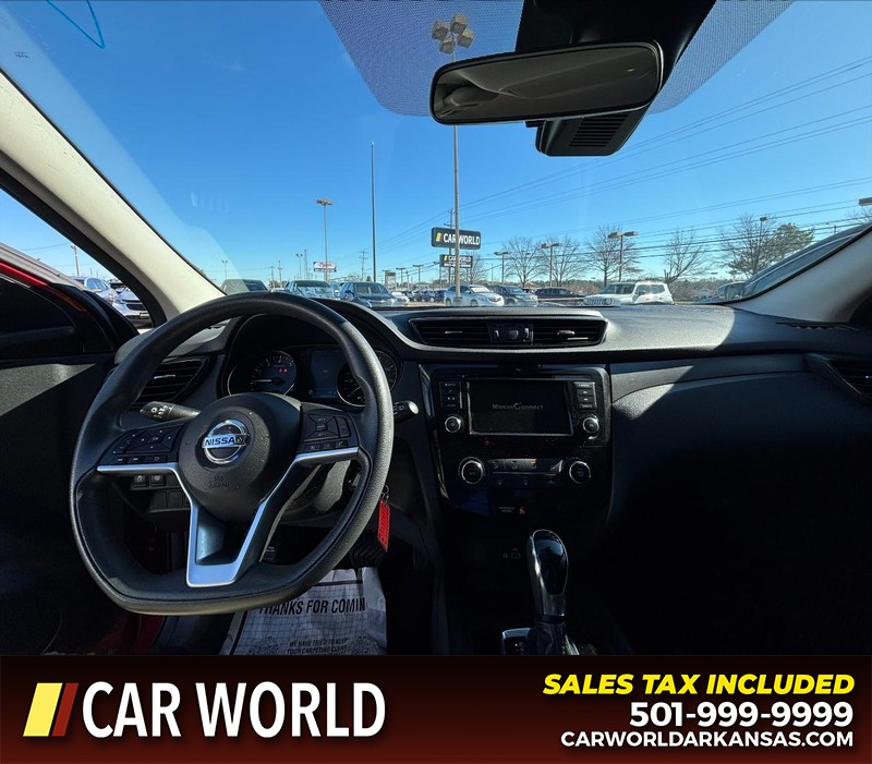 Nissan Rogue Sport Vehicle Full-screen Gallery Image 16