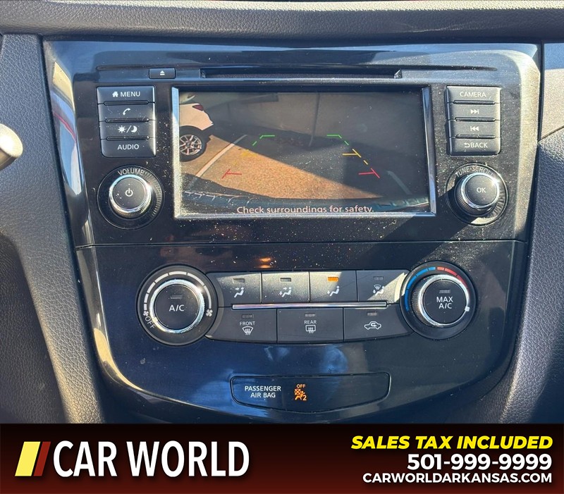 Nissan Rogue Sport Vehicle Full-screen Gallery Image 18