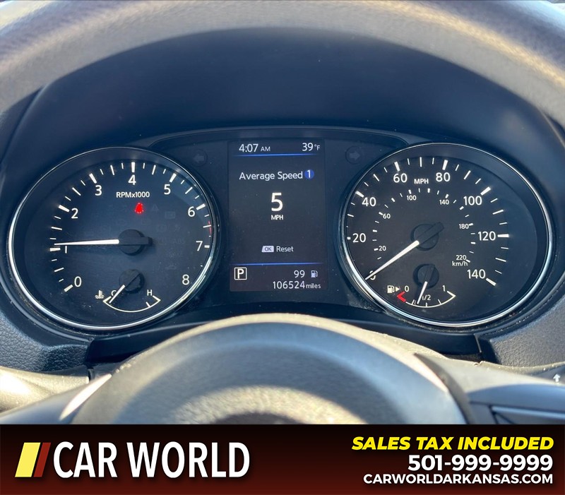 Nissan Rogue Sport Vehicle Full-screen Gallery Image 20