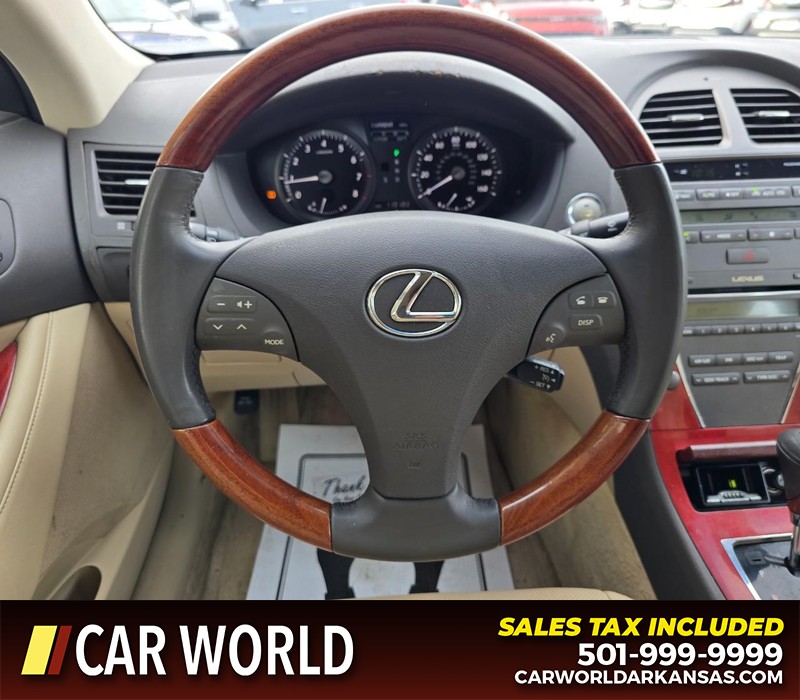 Lexus ES 350 Vehicle Full-screen Gallery Image 14