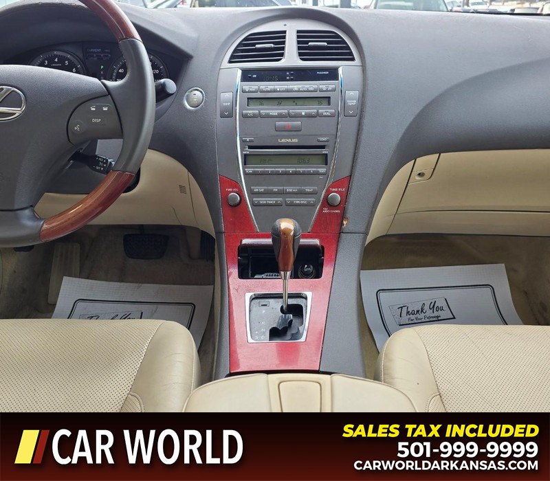 Lexus ES 350 Vehicle Full-screen Gallery Image 17