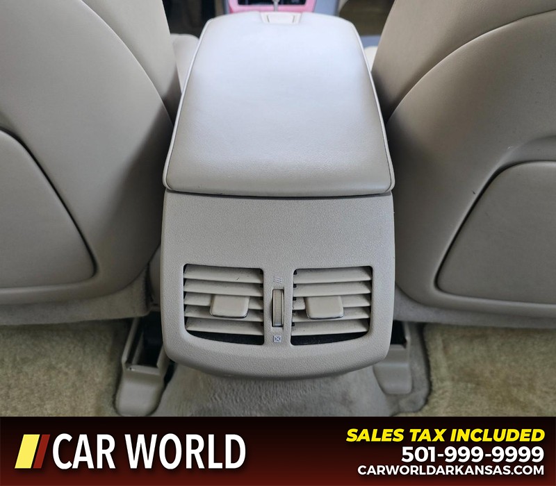 Lexus ES 350 Vehicle Full-screen Gallery Image 19