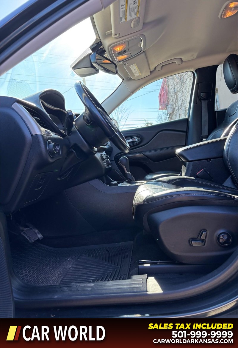 Jeep Cherokee Vehicle Full-screen Gallery Image 13