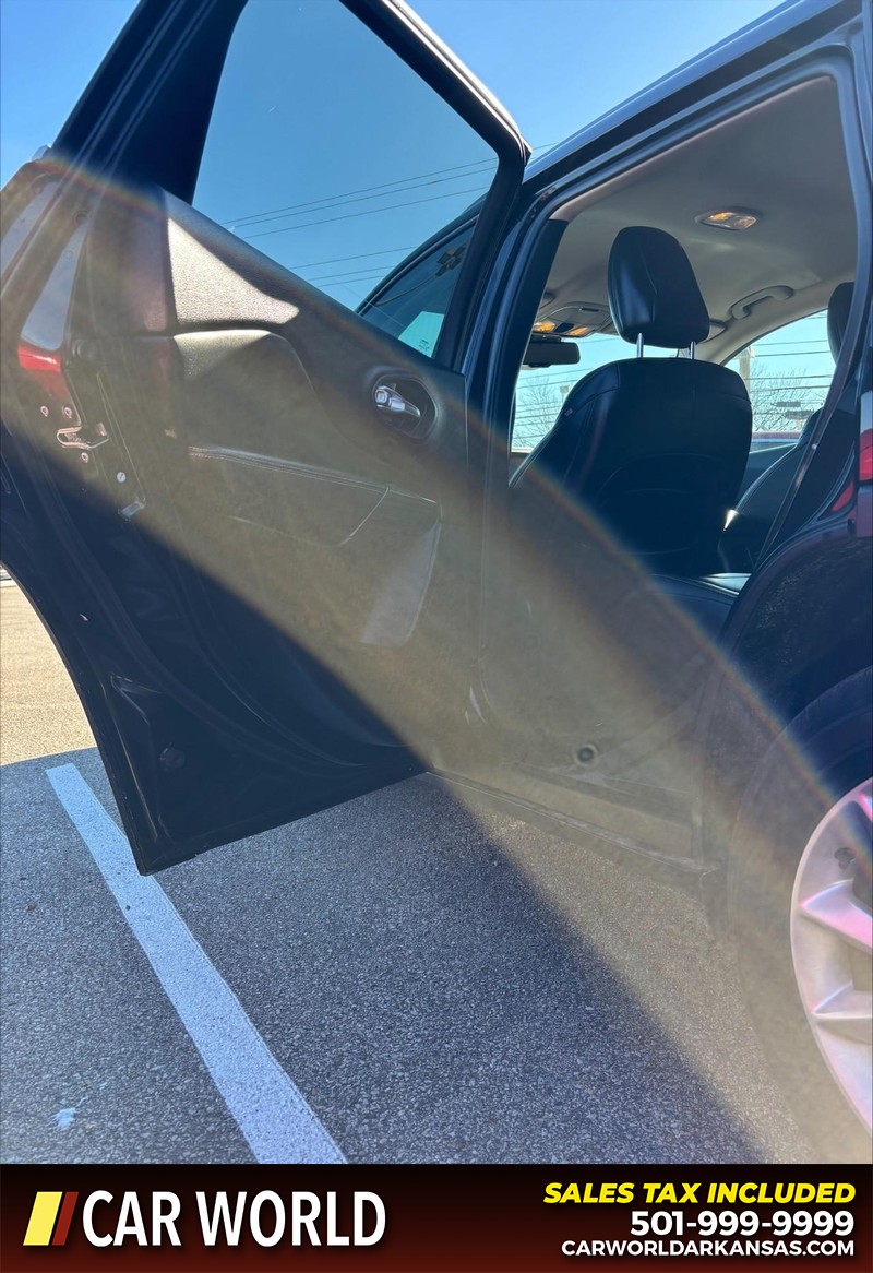 Jeep Cherokee Vehicle Full-screen Gallery Image 14