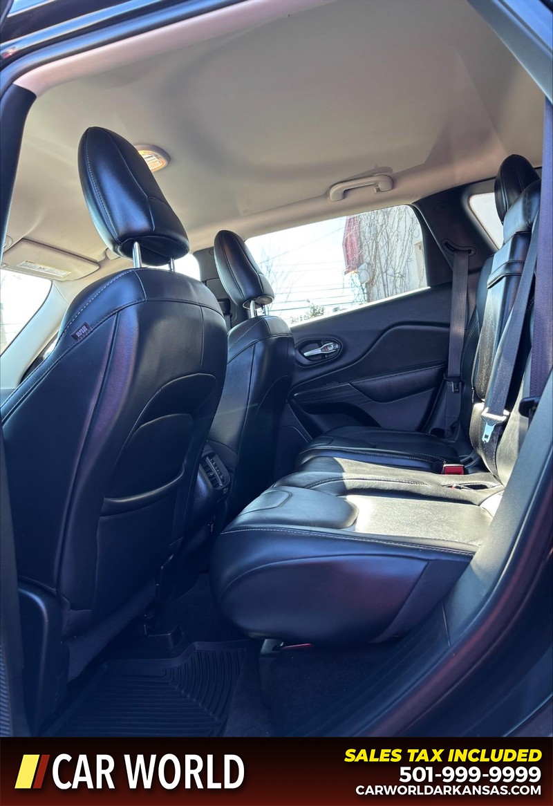 Jeep Cherokee Vehicle Full-screen Gallery Image 15