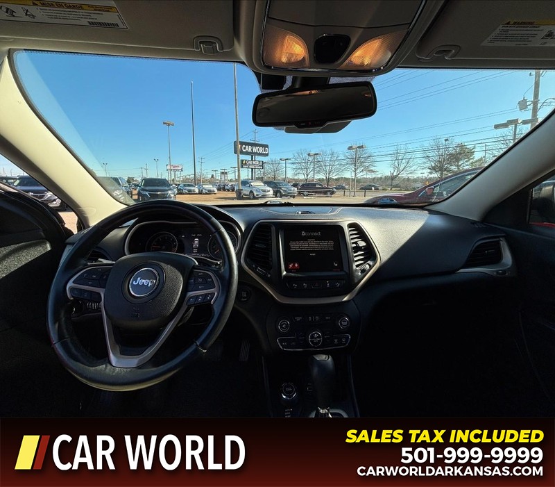 Jeep Cherokee Vehicle Full-screen Gallery Image 16