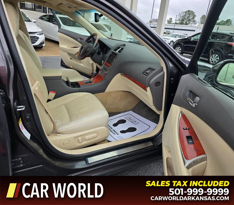 Lexus ES 350 Vehicle Full-screen Gallery Image 12