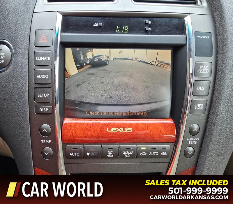 Lexus ES 350 Vehicle Full-screen Gallery Image 19