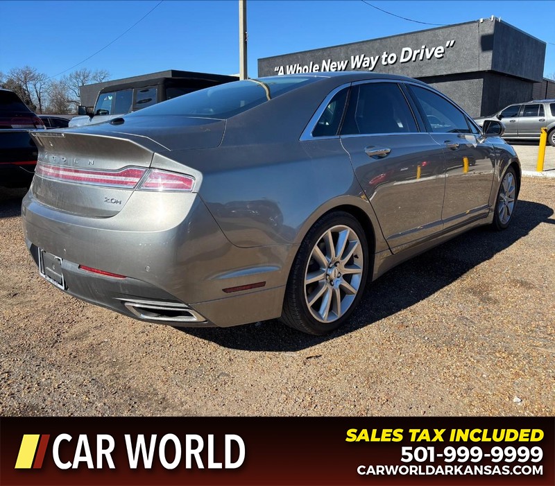 Lincoln MKZ Vehicle Full-screen Gallery Image 3