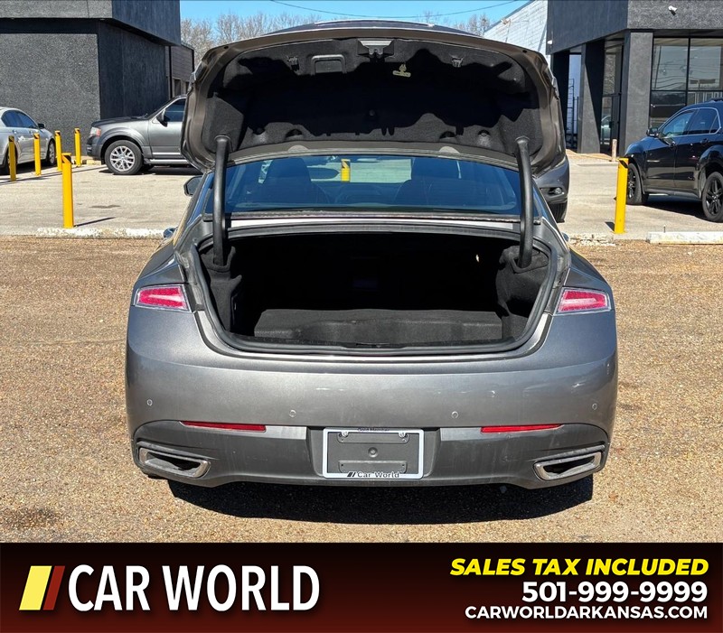 Lincoln MKZ Vehicle Full-screen Gallery Image 5