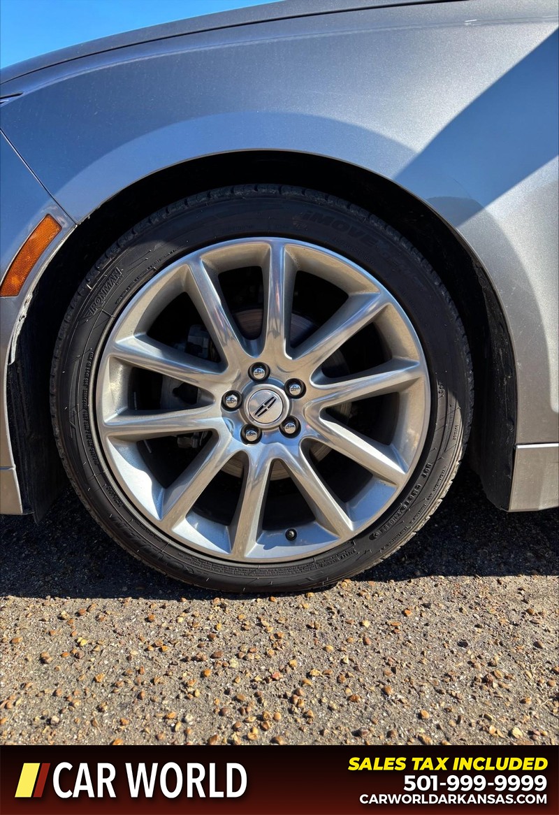 Lincoln MKZ Vehicle Full-screen Gallery Image 11
