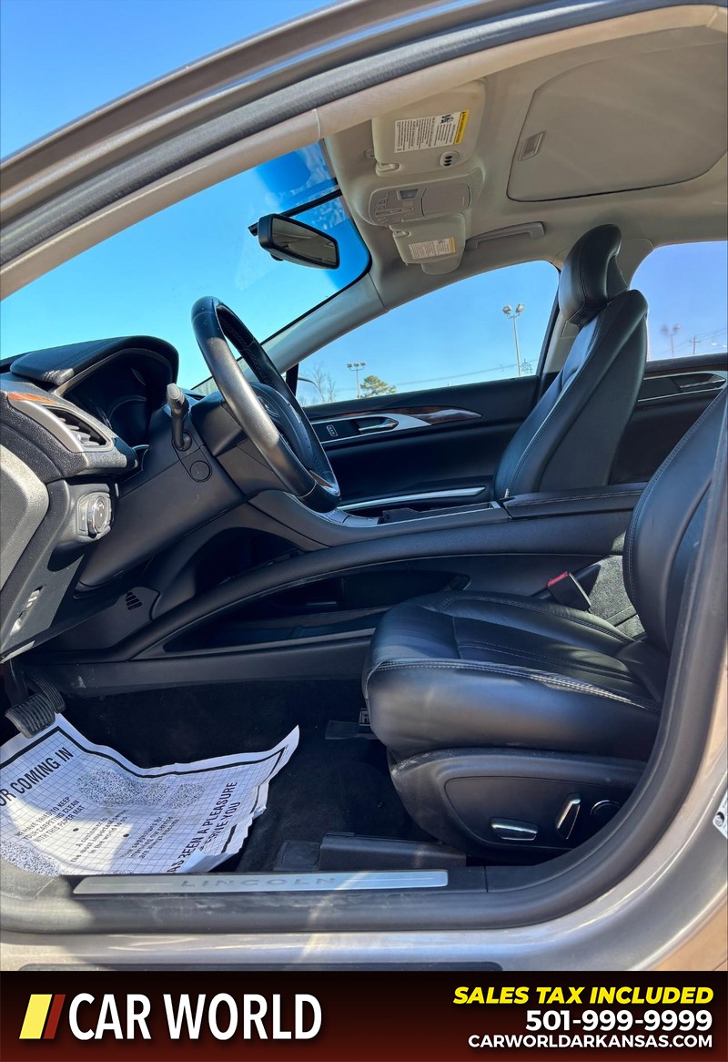 Lincoln MKZ Vehicle Full-screen Gallery Image 13