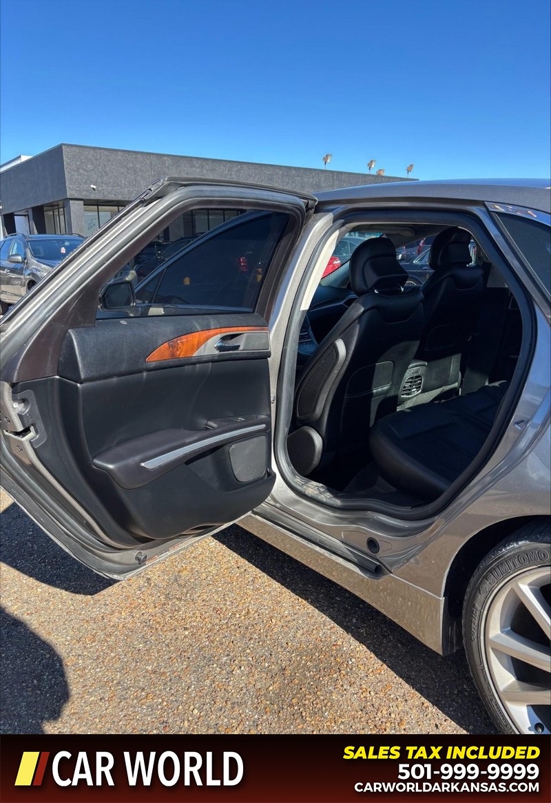 Lincoln MKZ Vehicle Full-screen Gallery Image 14