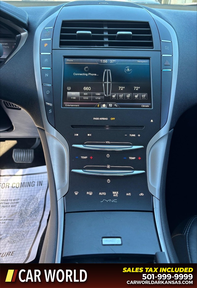 Lincoln MKZ Vehicle Full-screen Gallery Image 17