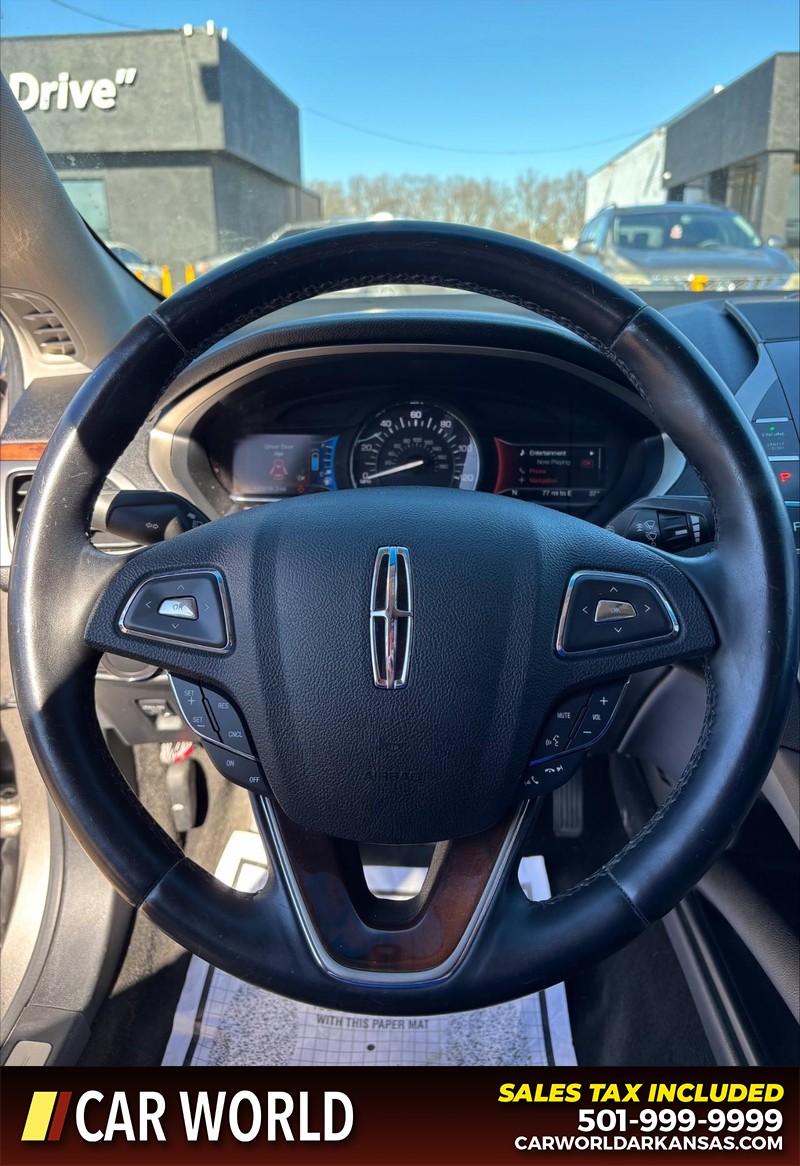 Lincoln MKZ Vehicle Full-screen Gallery Image 19