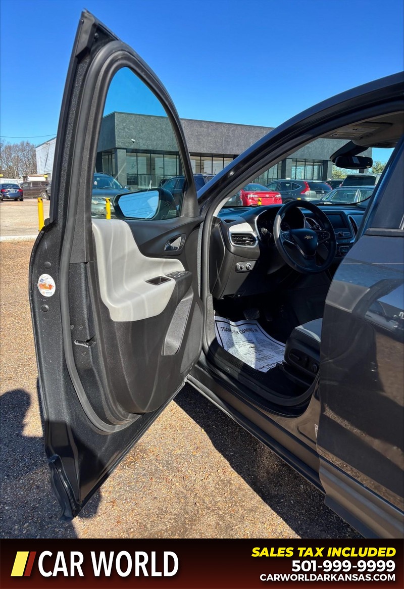 Chevrolet Equinox Vehicle Full-screen Gallery Image 12