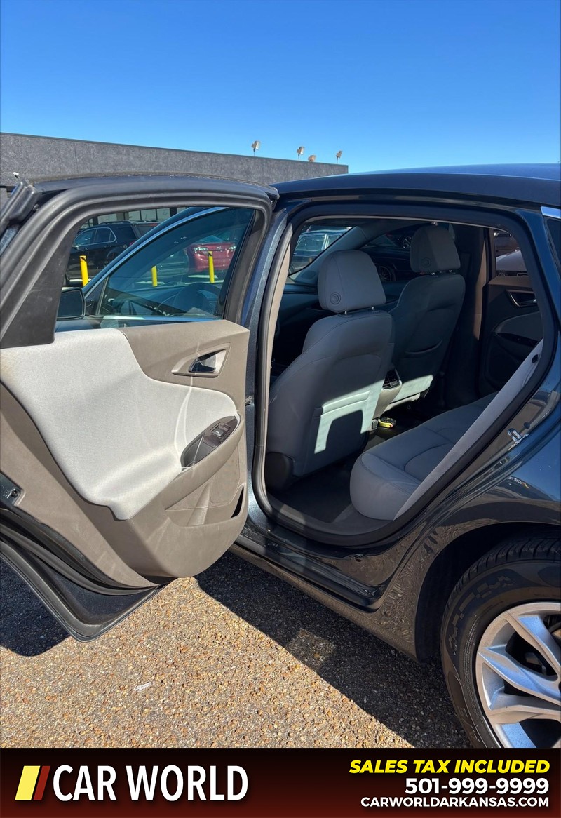 Chevrolet Malibu Vehicle Full-screen Gallery Image 14