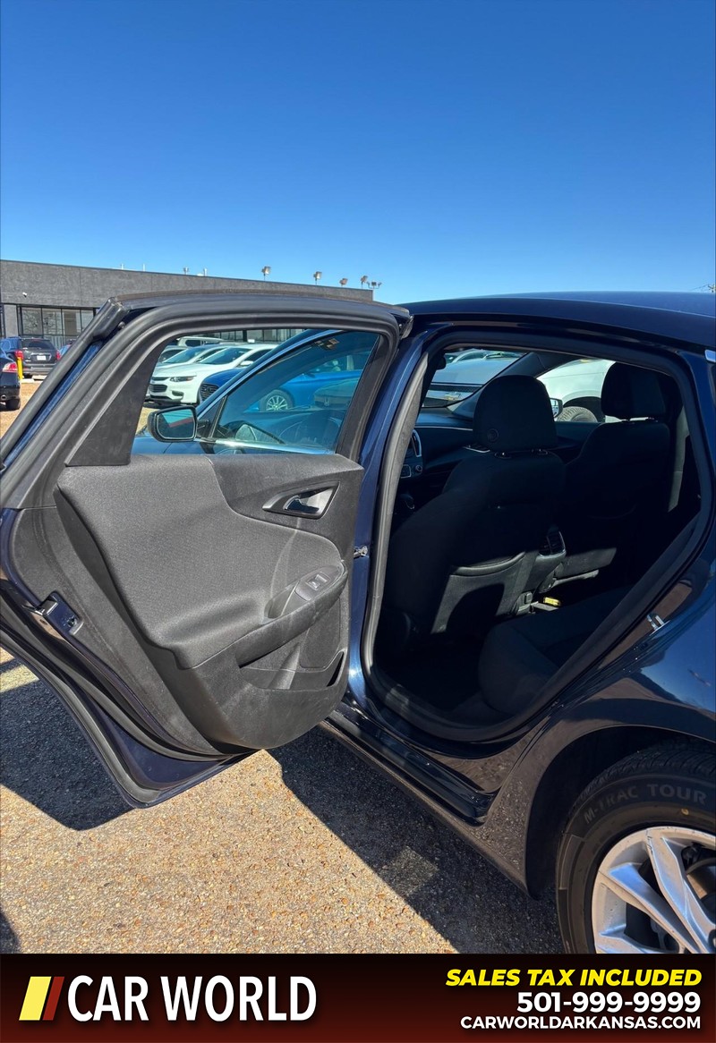 Chevrolet Malibu Vehicle Full-screen Gallery Image 14