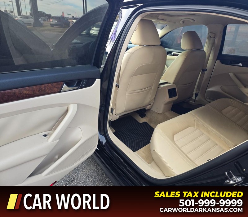 Volkswagen Passat Vehicle Full-screen Gallery Image 9