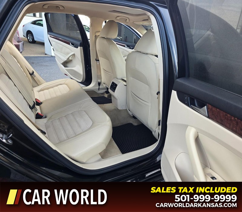 Volkswagen Passat Vehicle Full-screen Gallery Image 12