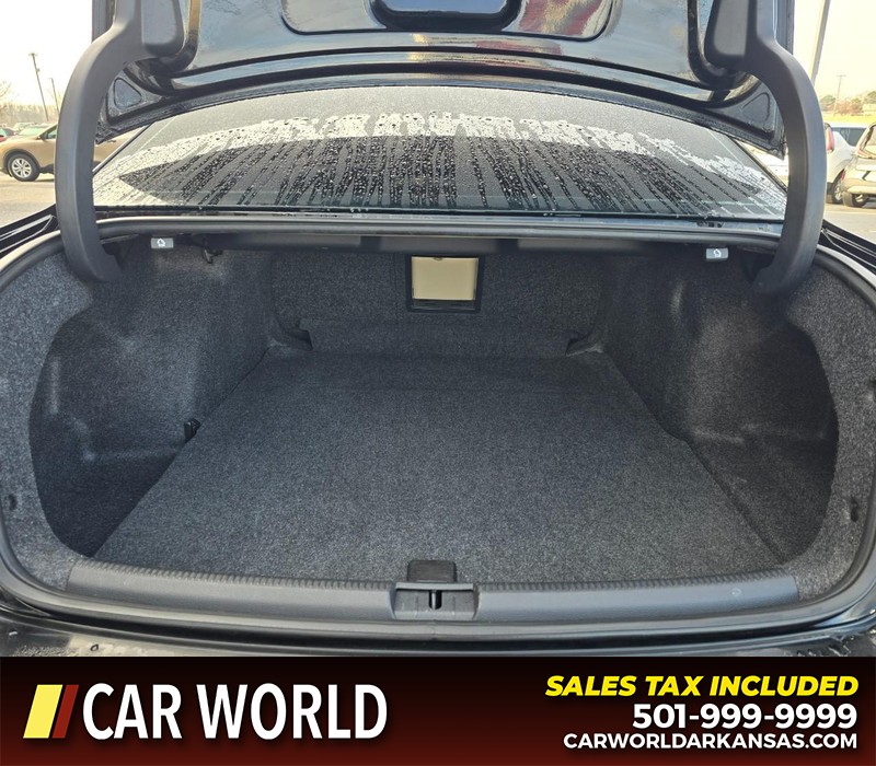 Volkswagen Passat Vehicle Full-screen Gallery Image 13