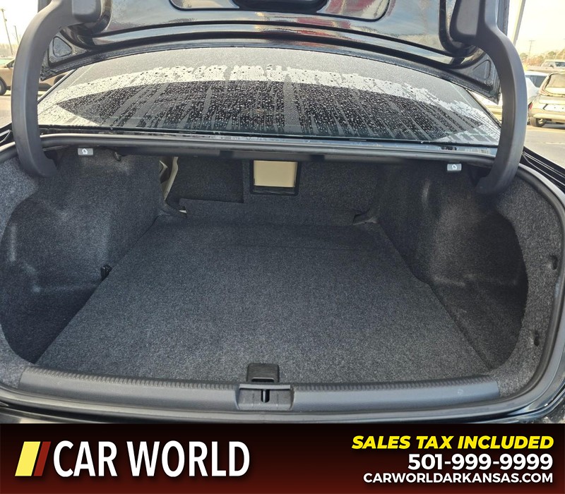 Volkswagen Passat Vehicle Full-screen Gallery Image 14