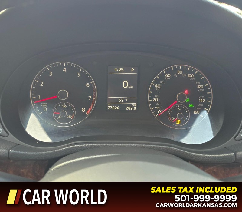 Volkswagen Passat Vehicle Full-screen Gallery Image 17