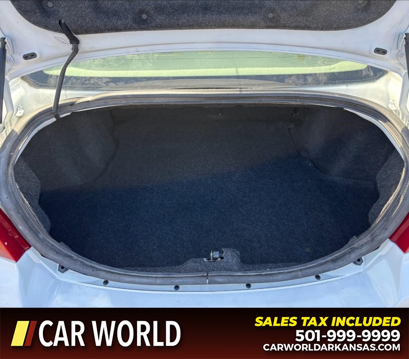 Dodge Avenger Vehicle Full-screen Gallery Image 6