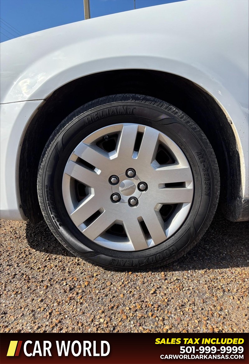 Dodge Avenger Vehicle Full-screen Gallery Image 11