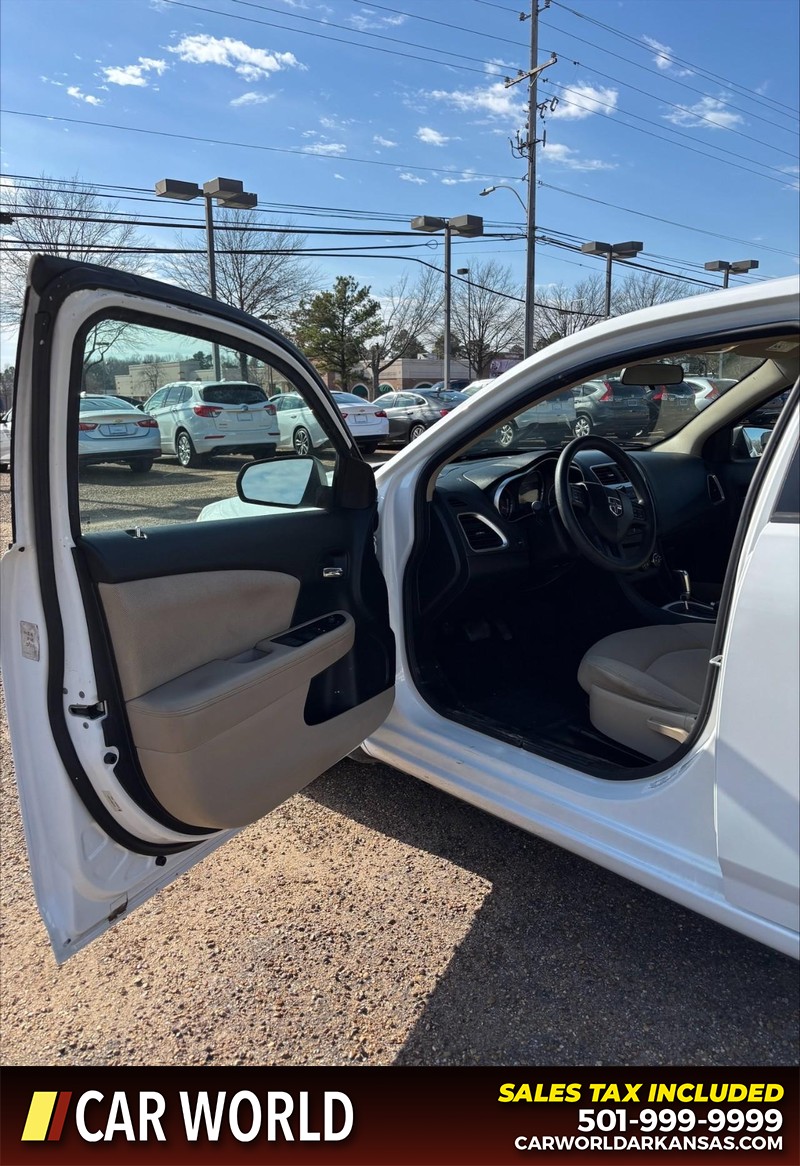 Dodge Avenger Vehicle Full-screen Gallery Image 12