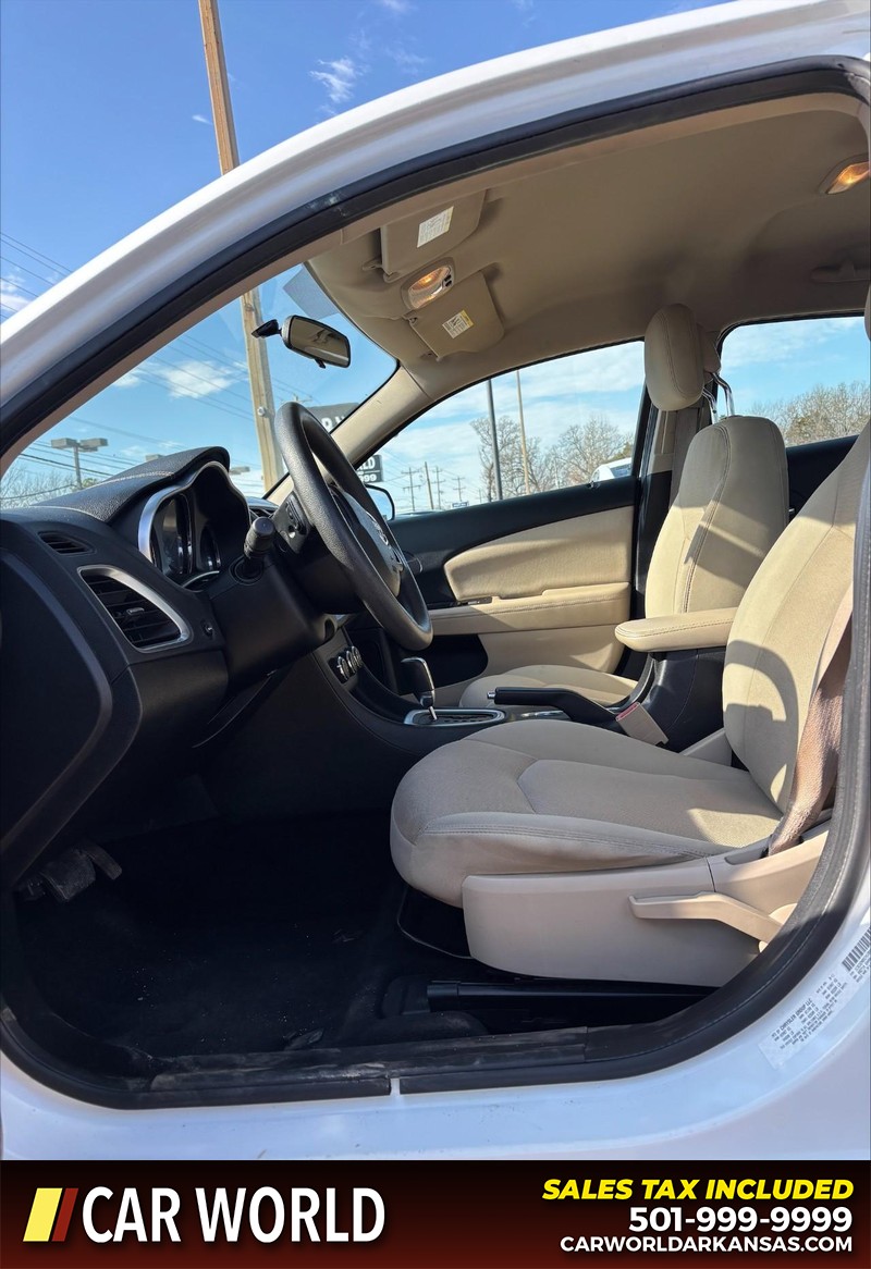 Dodge Avenger Vehicle Full-screen Gallery Image 13