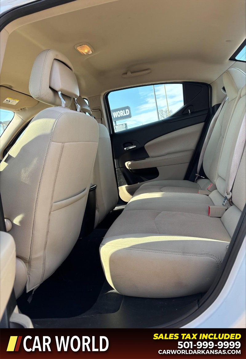 Dodge Avenger Vehicle Full-screen Gallery Image 15