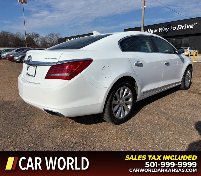 Buick LaCrosse Vehicle Full-screen Gallery Image 3